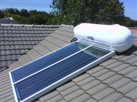 200lt solar geyser outside with collector